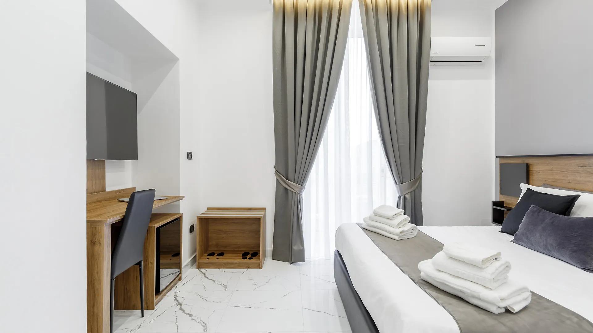 Sant'Angelo Suites Naples 4*,